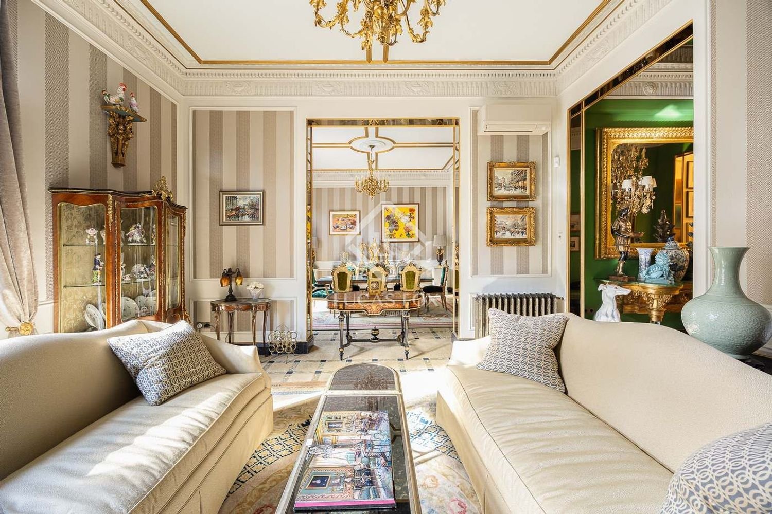 4 bedrooms Apartment in Barcelona, Spain No. 203814