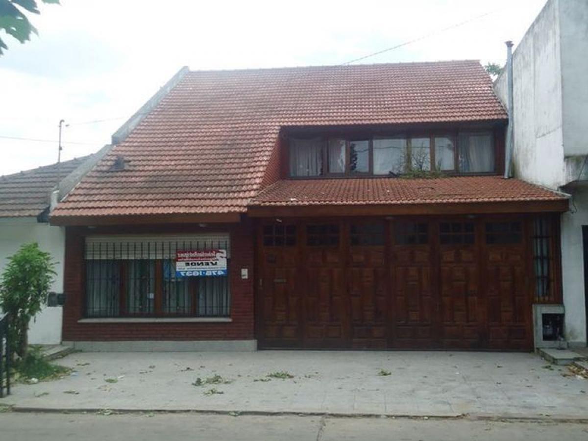 4 bedrooms House in Mar del Plata, Argentina No. 102069