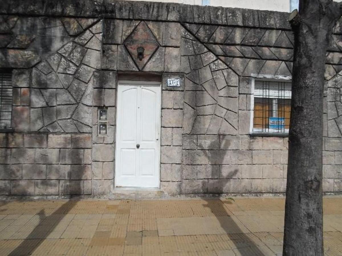 2 bedrooms House in Moron, Argentina No. 100349