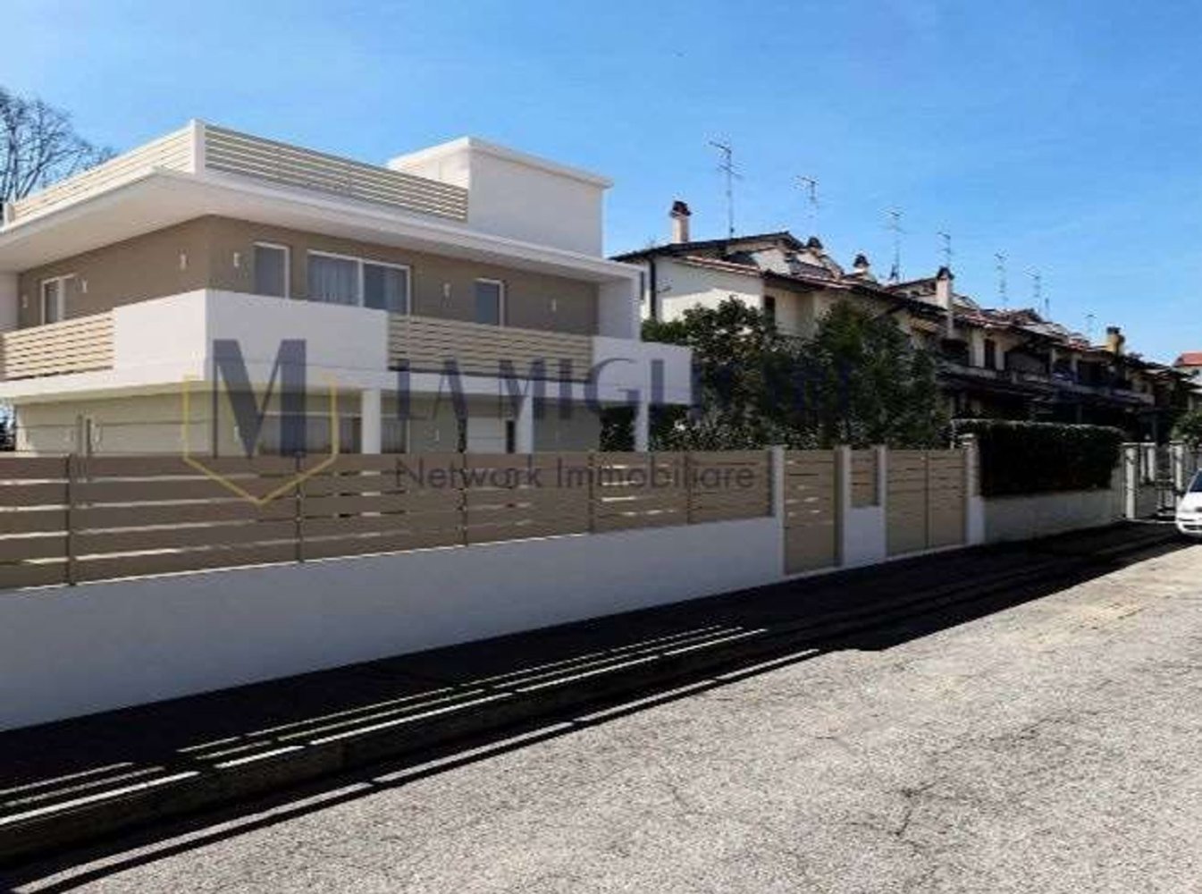 Terreno en Prato, Italy 850 m² No. 308886