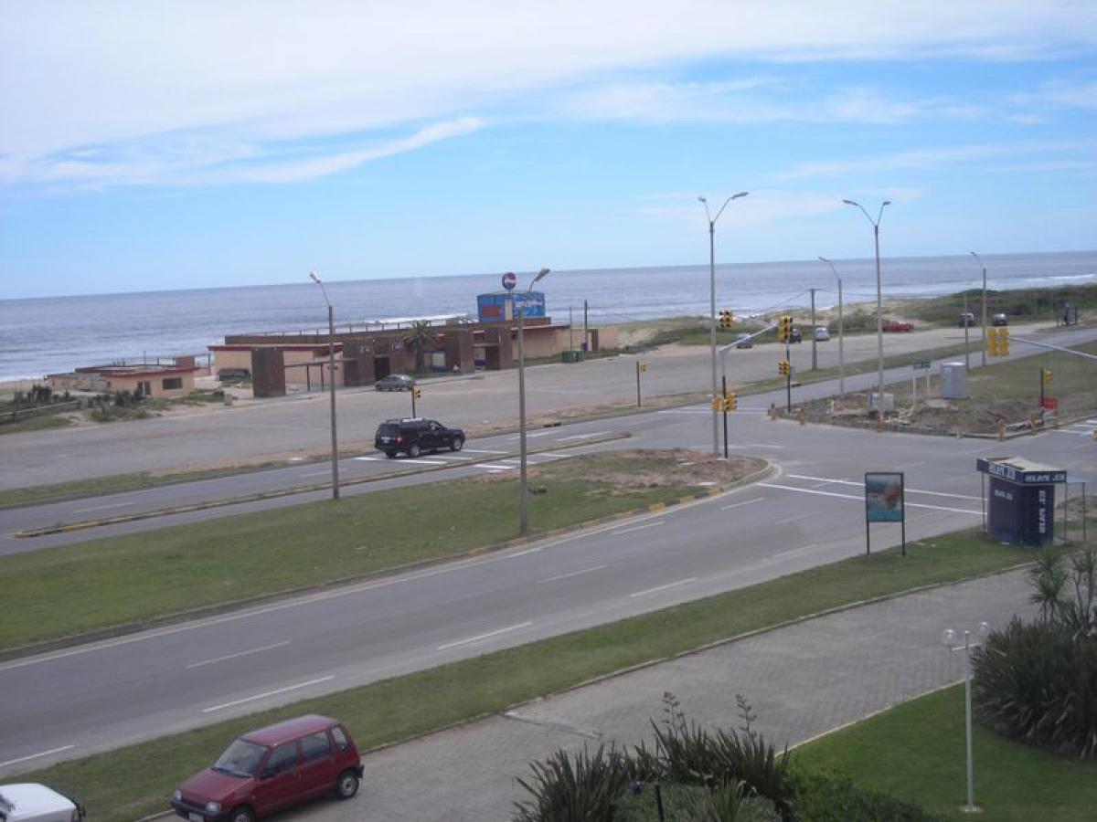 3 bedrooms Apartment in Maldonado, Uruguay No. 9746