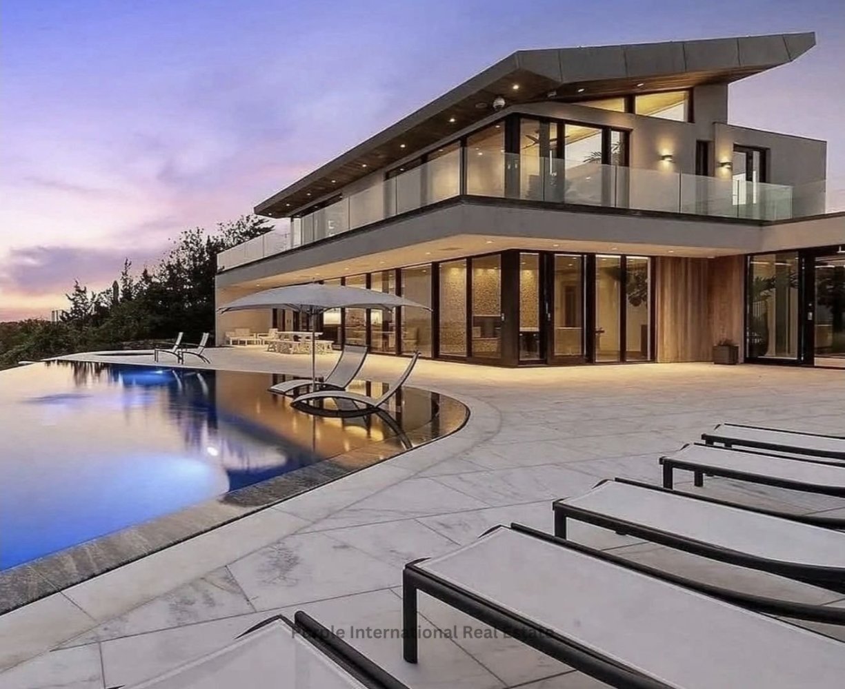 Villa de 5 dormitorios en Aphrodite Hills, Cyprus No. 22649