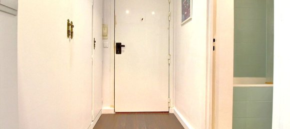 1 bedroom Apartment in Clichy, France No. 131619 2