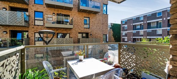 1 bedroom Apartment in London, United Kingdom No. 9893 5