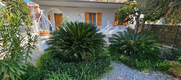 Квартира с 5 спальнями в Чивитанова Марке, Италия № 312225 3