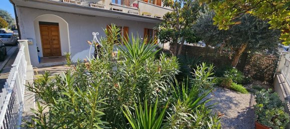 Квартира с 5 спальнями в Чивитанова Марке, Италия № 312225 4