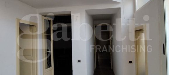 3 bedrooms Apartment in Taranto, Italy No. 294742 9