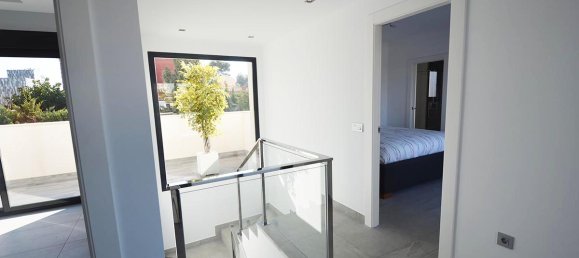 Villa de 4 dormitorios en Cabo Roig, Spain No. 505 10