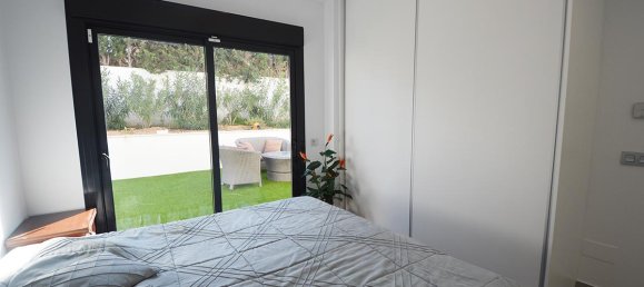 Villa de 4 dormitorios en Cabo Roig, Spain No. 505 8