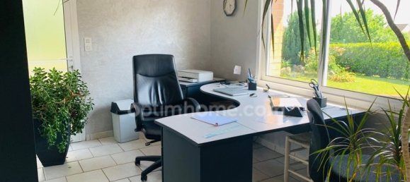 6 chambres Maison à Neuville-Saint-Rémy, France No. 63120 12