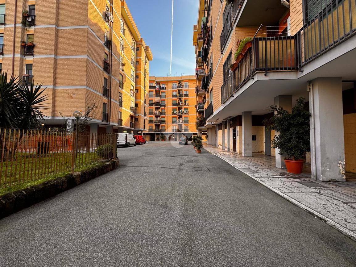 3 rooms Apartment in Rome, Italy No. 88839