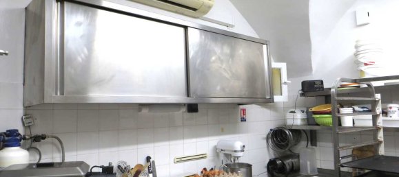 3 rooms Commercial property in Aubais, France No. 194904 3