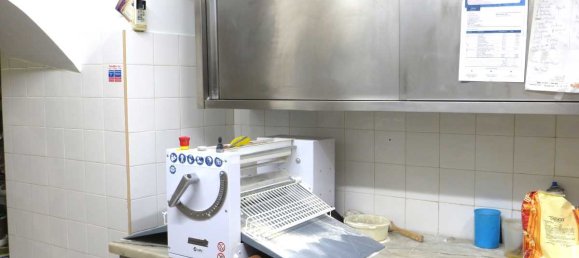 3 rooms Commercial property in Aubais, France No. 194904 4