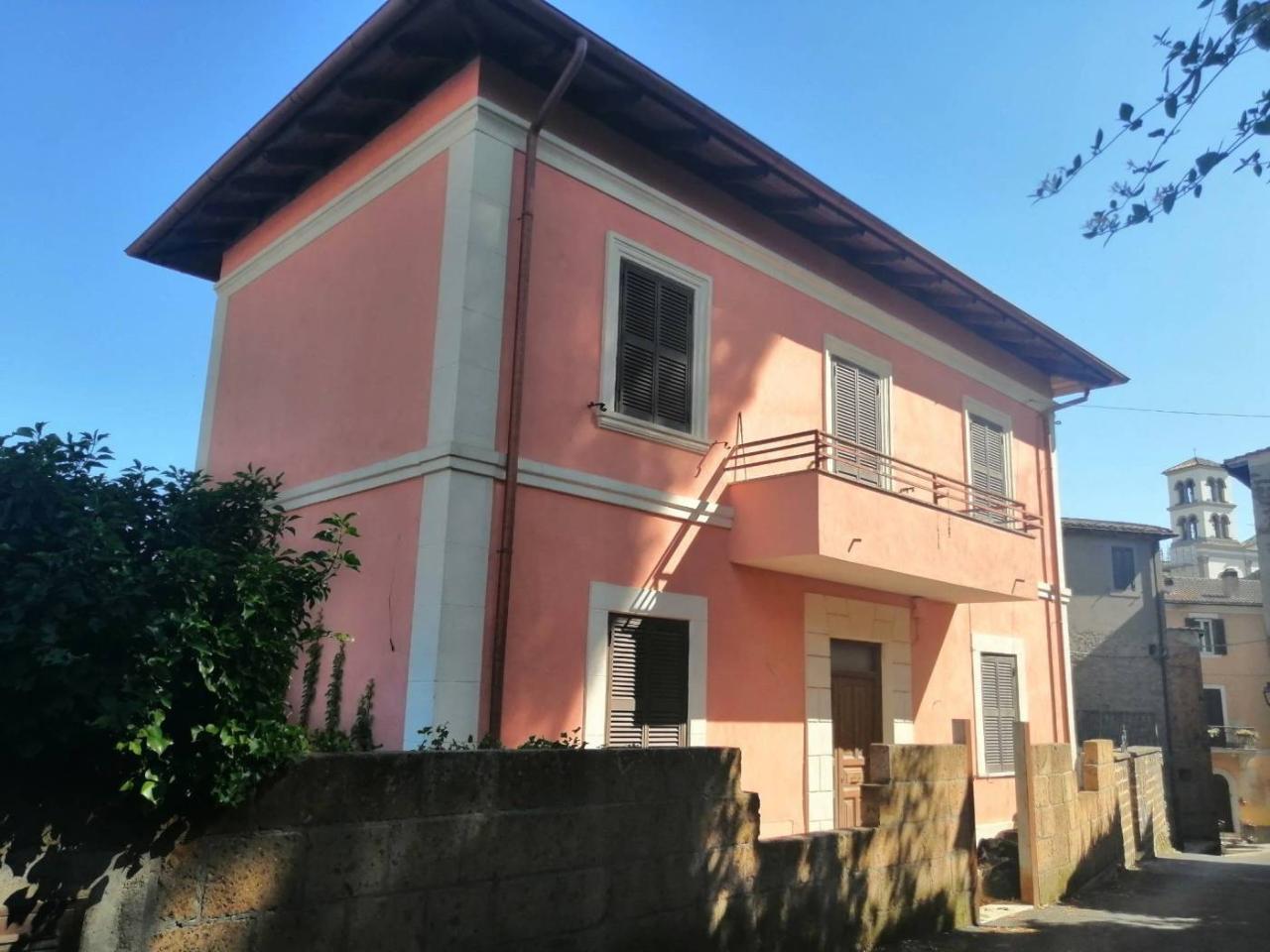 Дом с 4 комнатами в Бассано ин Теверина, Италия № 134641