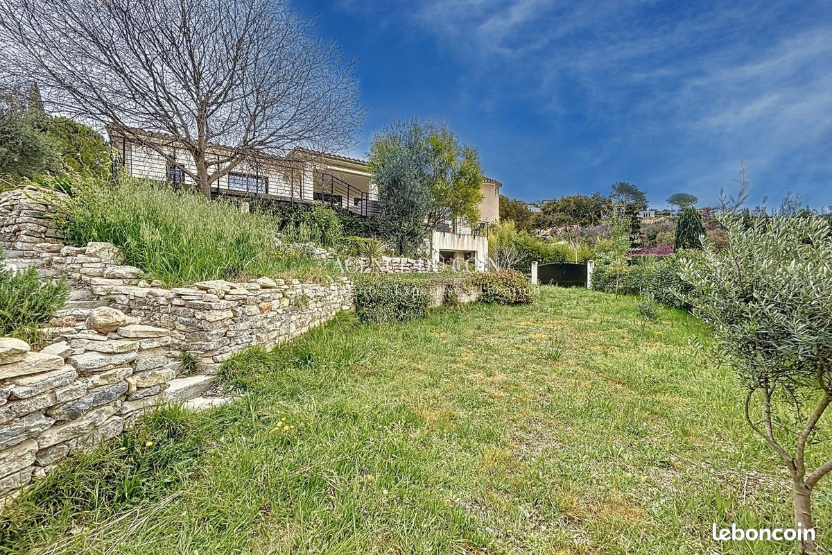 3 bedrooms Villa in Draguignan, France No. 343431