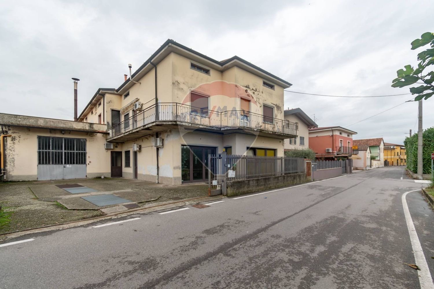 Apartamento de 3 dormitorios en Comezzano Cizzago, Italy No. 361358