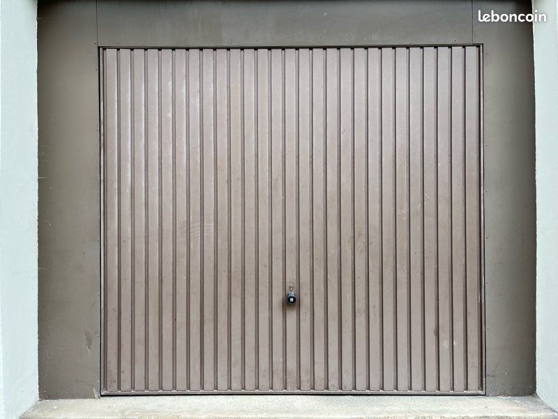 Garage à Sevran, France No. 302523