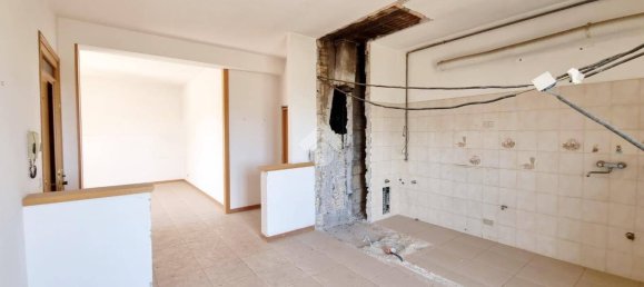 2 bedrooms Apartment in Monsampolo del Tronto, Italy No. 218586 4