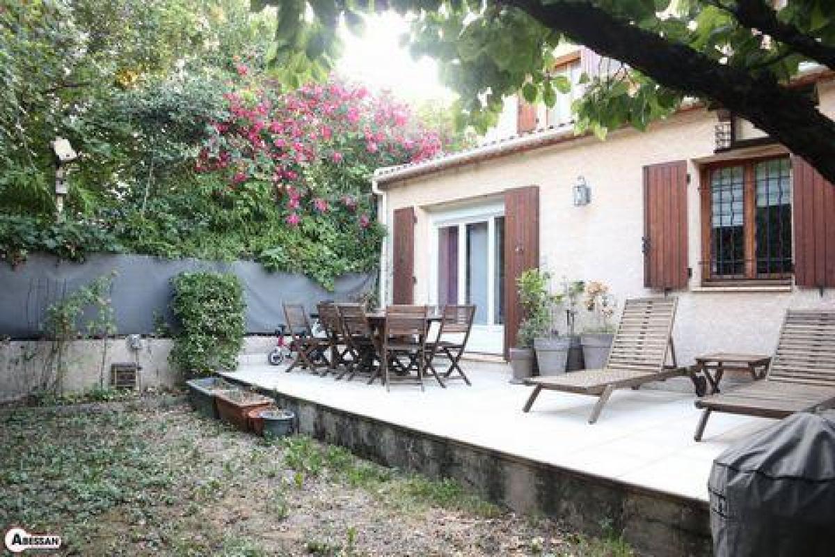 Casa de 3 dormitorios en Nimes, France No. 25655