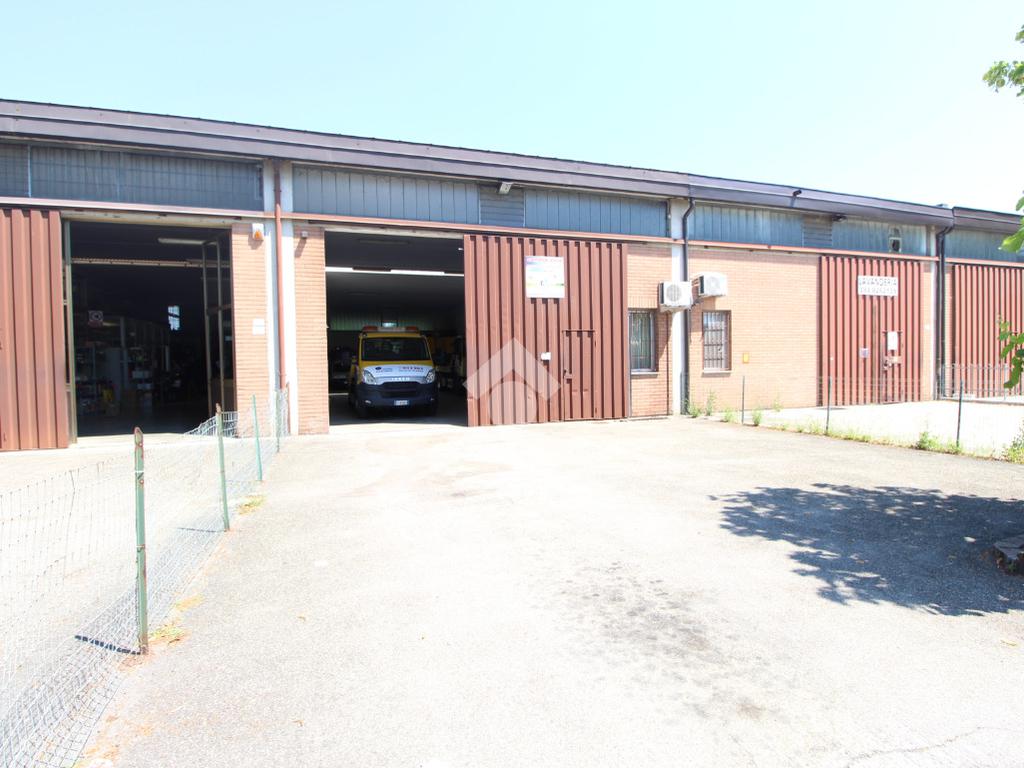 2-salle Entrepôt à Modena, Italy No. 229801