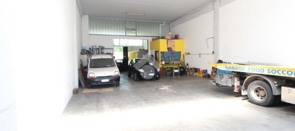 2 rooms Warehouse in Modena, Italy No. 229801 4