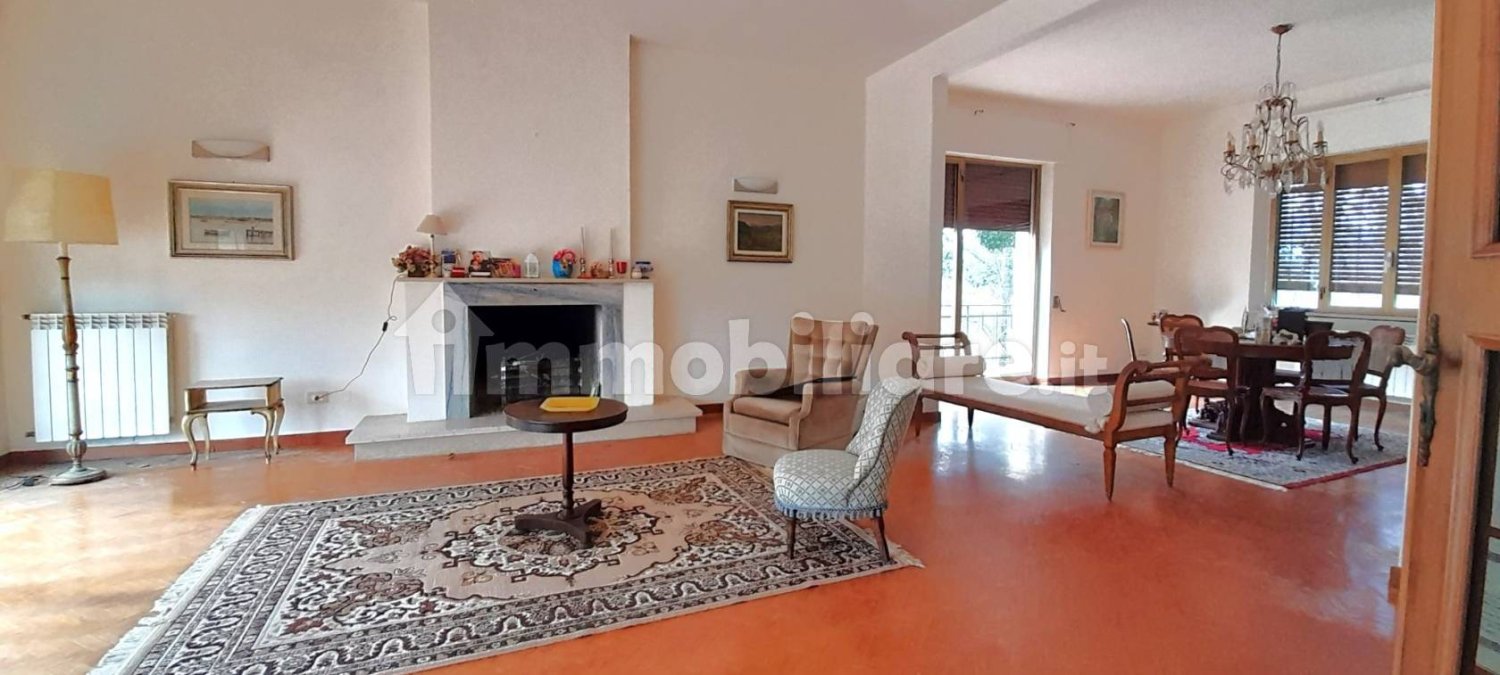 4 bedrooms Villa in Lucca, Italy No. 13090