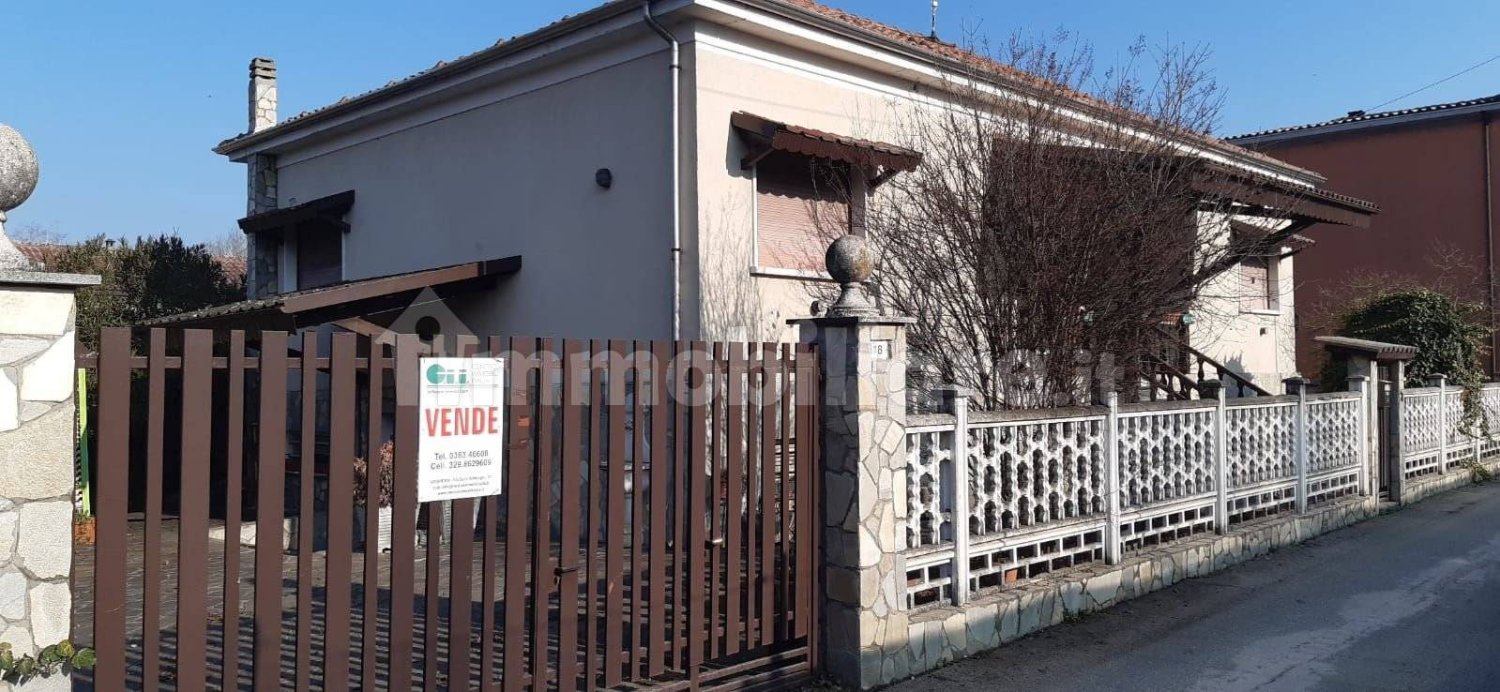 2 bedrooms Villa in Lungavilla, Italy No. 190243