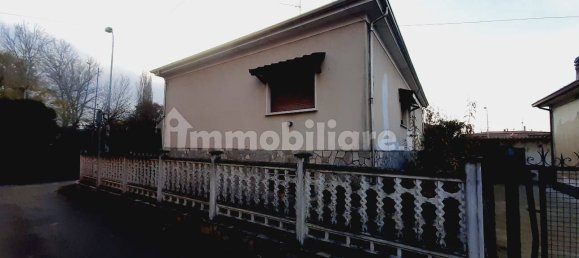 2 bedrooms Villa in Lungavilla, Italy No. 190243 4