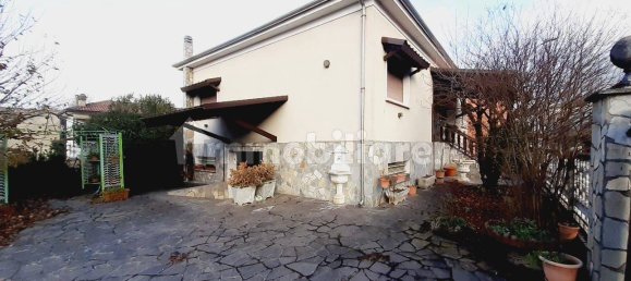 2 bedrooms Villa in Lungavilla, Italy No. 190243 6