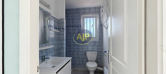 Здание с 4 спальнями в Тонне-Шарант, Франция № 277468 4