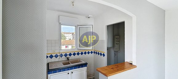 Здание с 4 спальнями в Тонне-Шарант, Франция № 277468 2