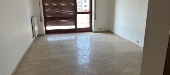 Квартира с 4 комнатами в Латина, Италия № 72600 11