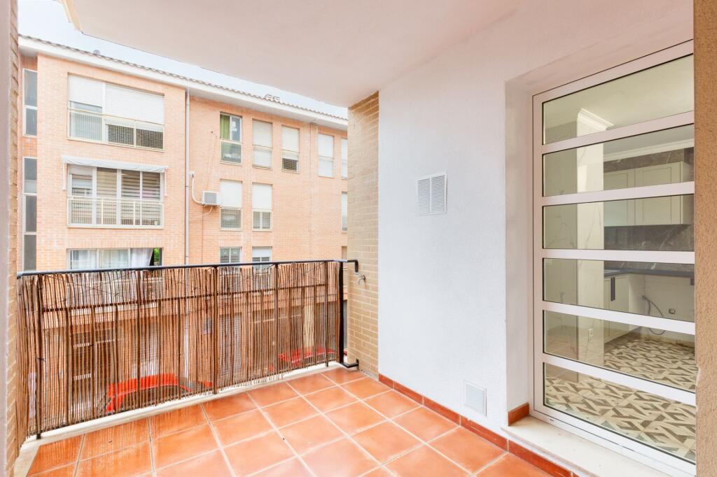 3 bedrooms Apartment in Valencia, Spain No. 205514