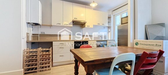 2 bedrooms Apartment in Reims, France No. 45392 3