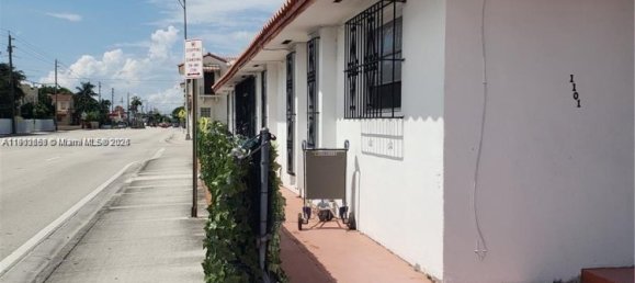 5 dormitorios villa en venta en Miami, Miami-Dade, Florida, USA № 614191 2