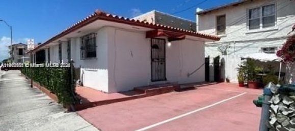 5 dormitorios villa en venta en Miami, Miami-Dade, Florida, USA № 614191 3