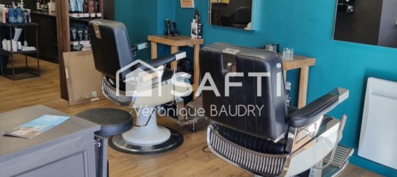 56m² Commercial property in Saint-Jacques-de-la-Lande, France No. 307072 3