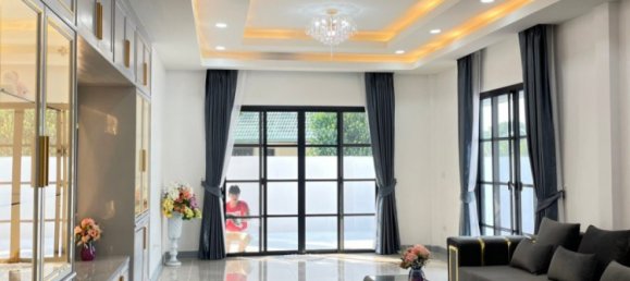 Café/restaurante de 4 dormitorios en Chon Buri, Thailand No. 11715 7