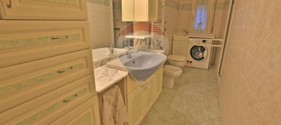 Apartamento de 3 dormitorios en Bollate, Italy No. 357877 11