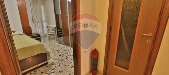 Apartamento de 3 dormitorios en Bollate, Italy No. 357877 17