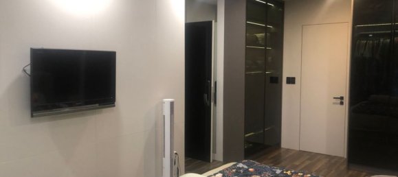 3 bedrooms Apartment in District 10, Vietnam No. 18316 8