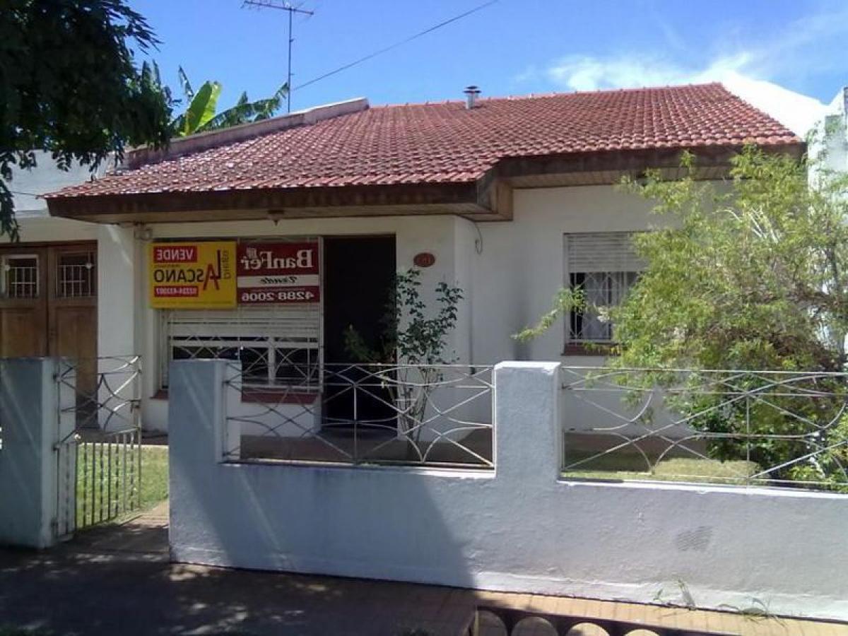 2 bedrooms House in Almirante Brown, Argentina No. 68460