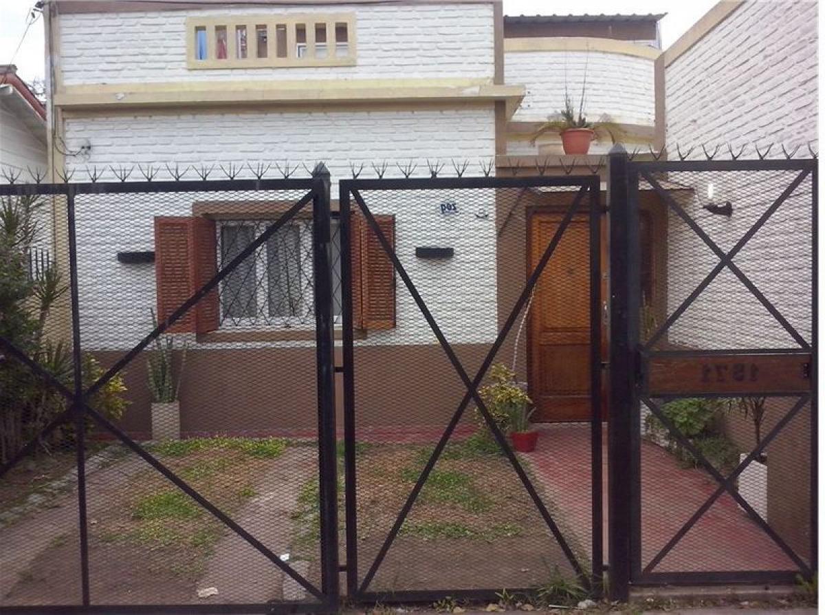 2 bedrooms House in Moron, Argentina No. 2068