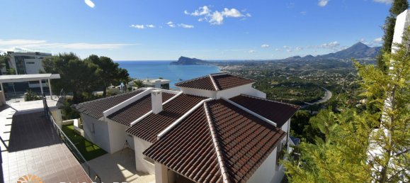 4 bedrooms Villa in Altea, Spain No. 5313 2