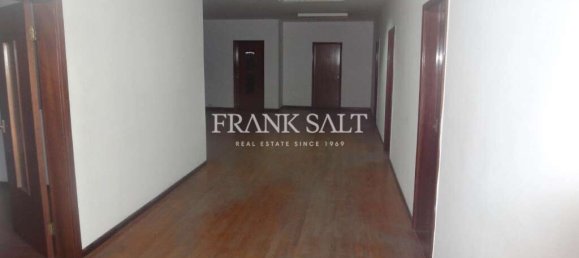 540m² Office in Qormi, Malta No. 12859 2