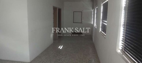 540m² Office in Qormi, Malta No. 12859 5