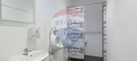 90m² Commercial property in Aveiro, Portugal No. 74457 11