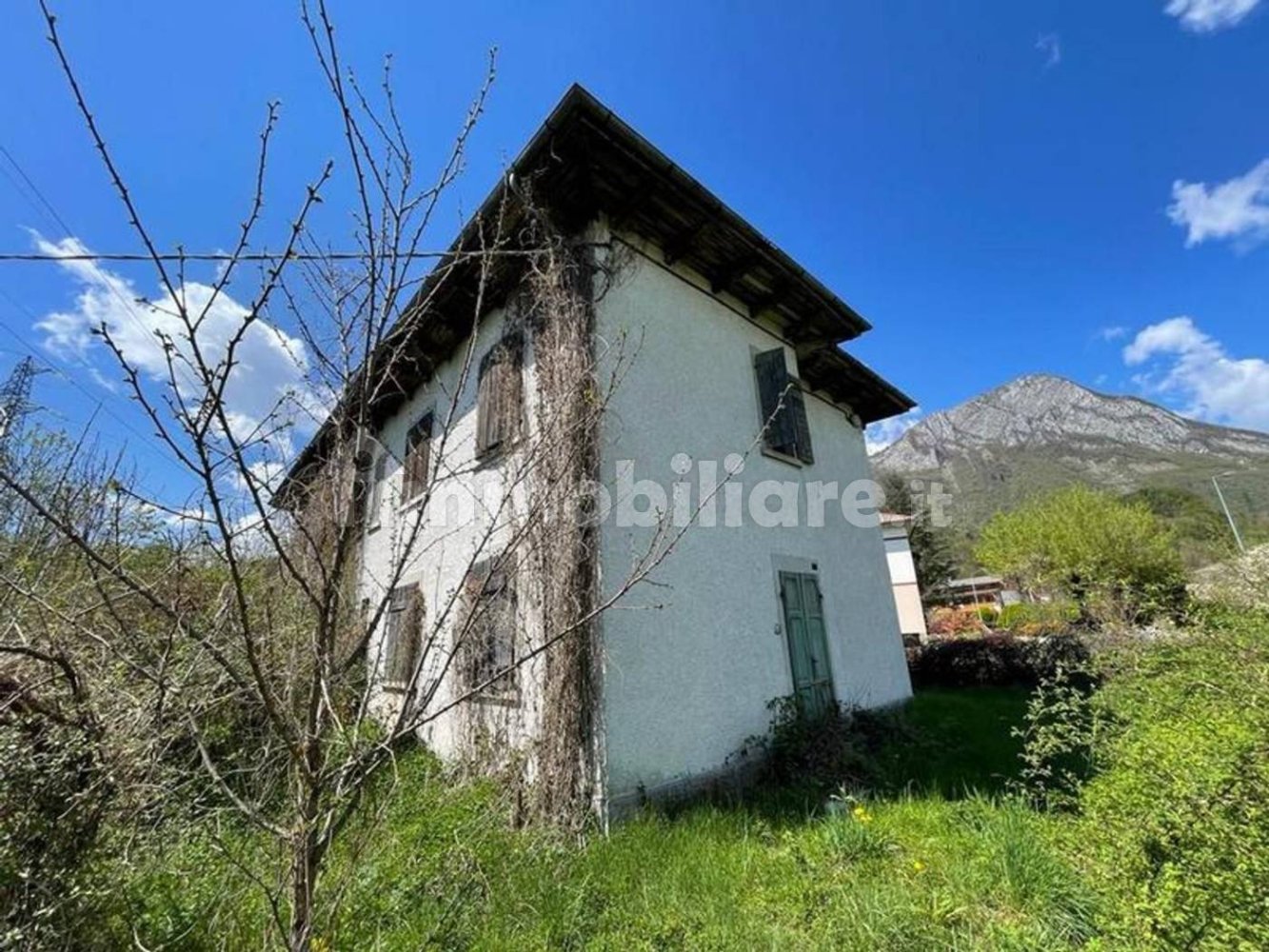 Bâtiment à Sospirolo, Italy 355m² No. 353540