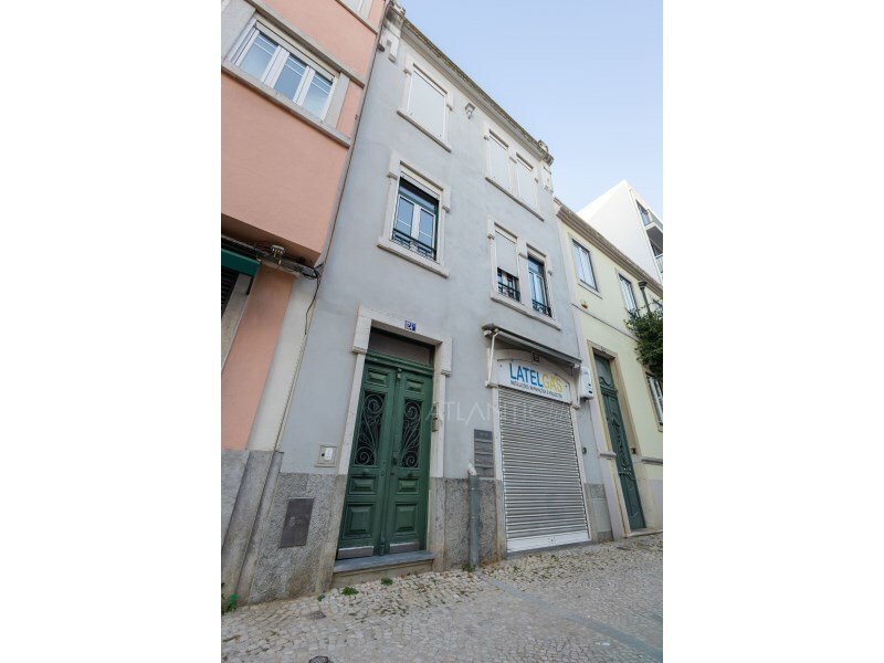 329m² Building in Lisbon, Portugal No. 191119