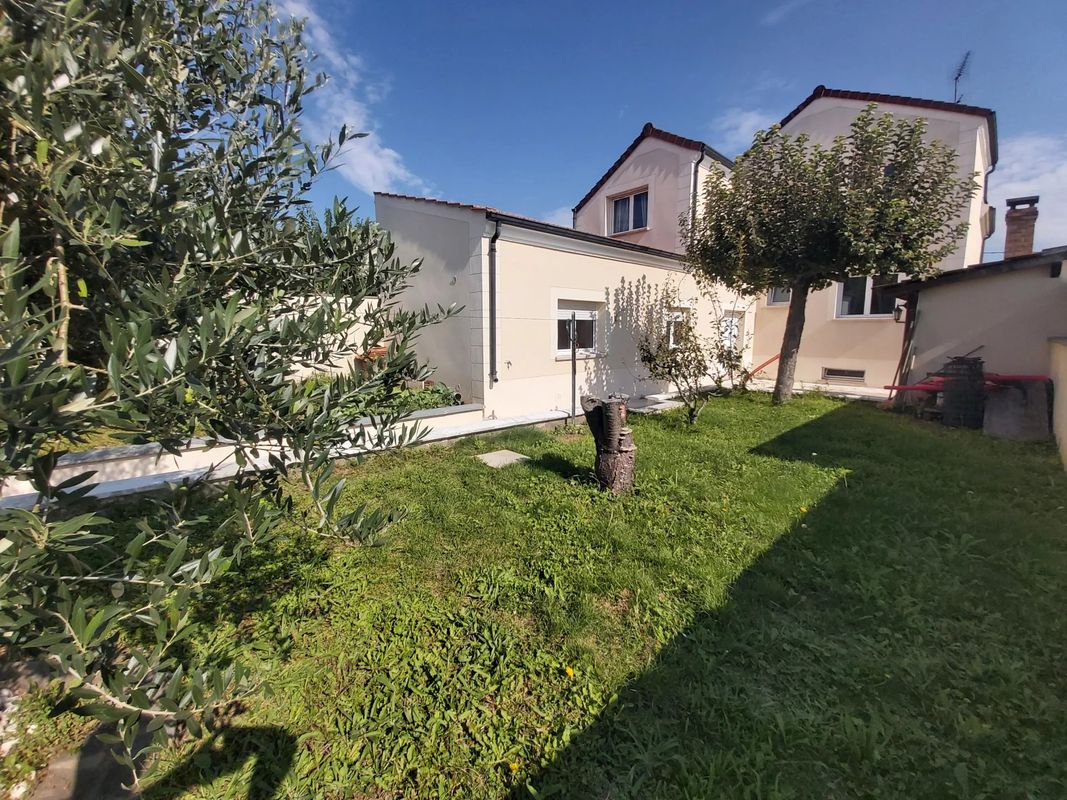 6 bedrooms House in Chelles, France No. 172314